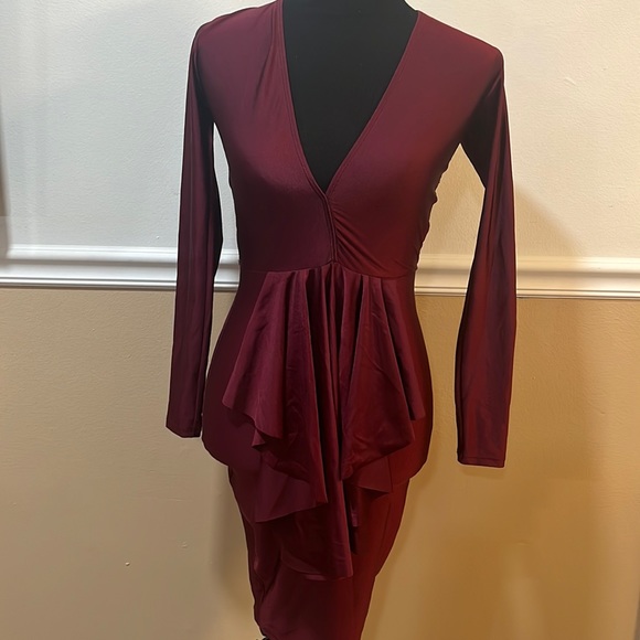 Burgundy low cut neckline backless spandex dress. Size small. - Picture 1 of 3